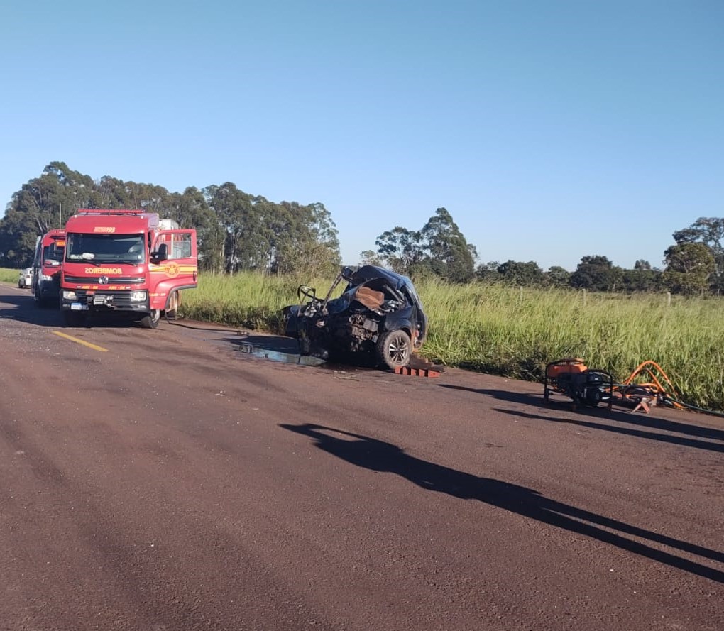 Vítimas de acidente na MS-040 estavam em veículo de passeio (Foto: Canal Aberto)