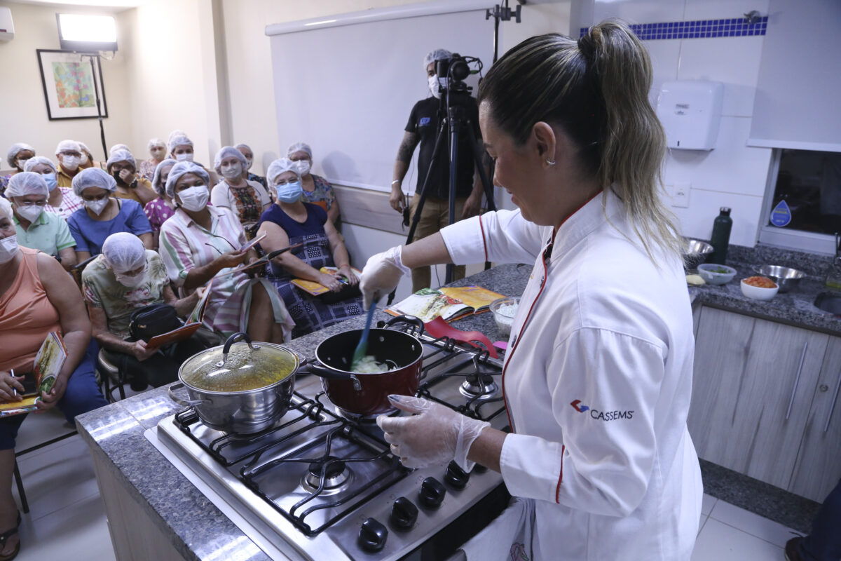 Cozinha Experimental e um dos progamas de prevencao da Cassems para cuidar de quem cuida de MS